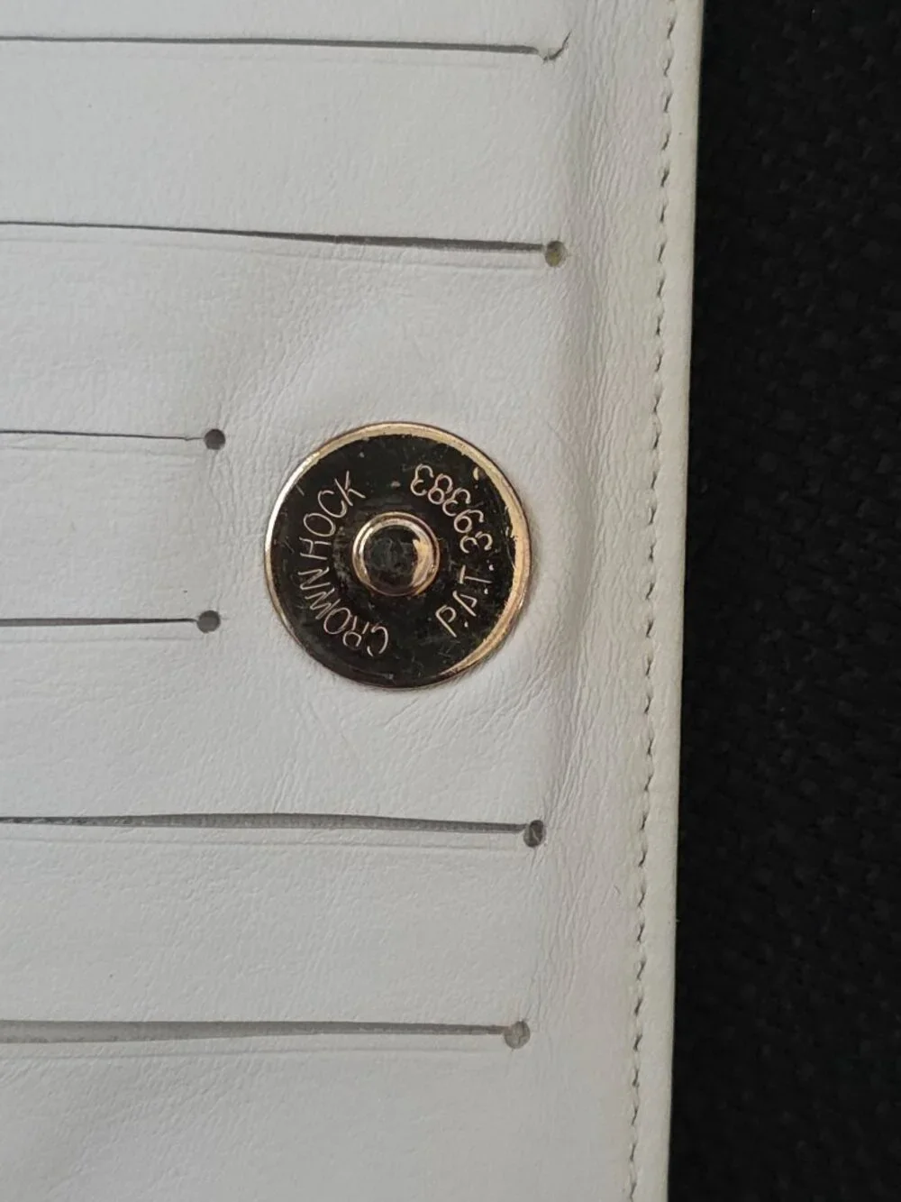 Vintage Chanel White Caviar Leather Bifold Clutch Wallet CC Logo - Picture 10 of 11